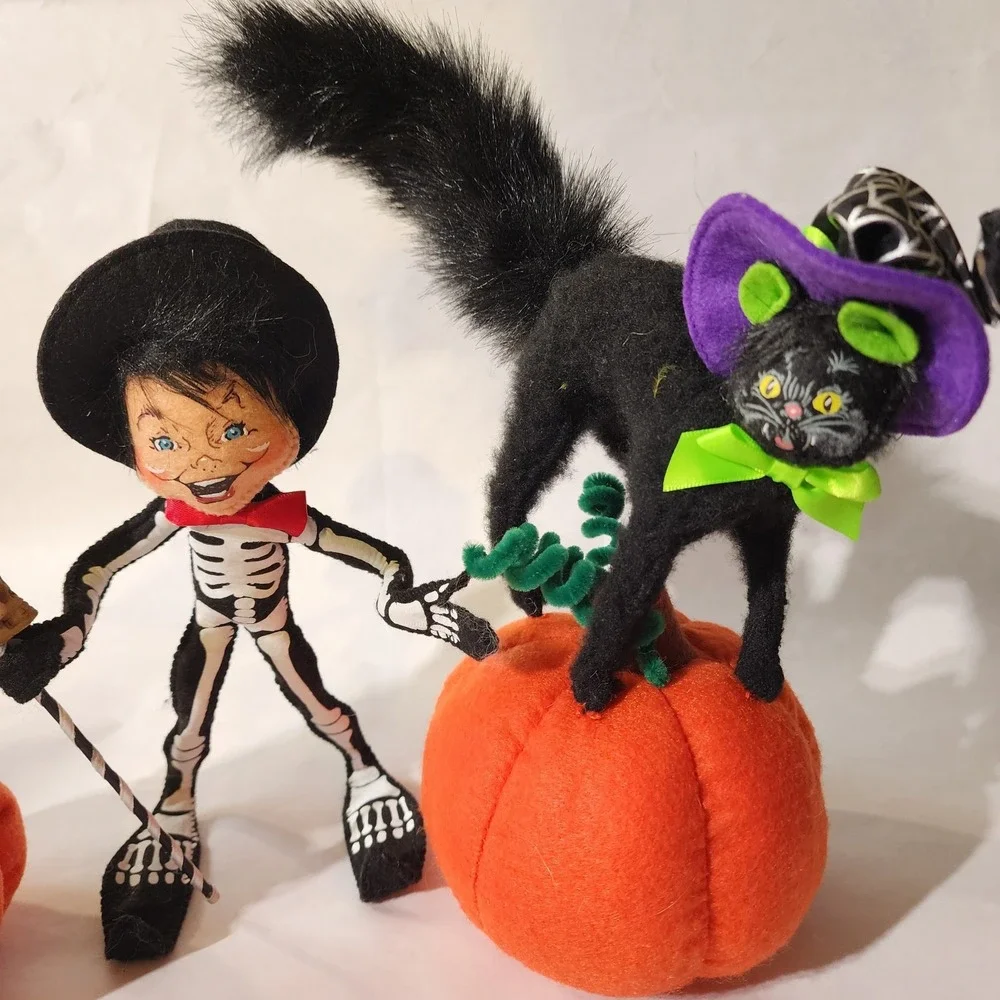 Annalee Dolls Halloween Set - Witch, Skeleton & Black Cat on‎ Pumpkins - Retired